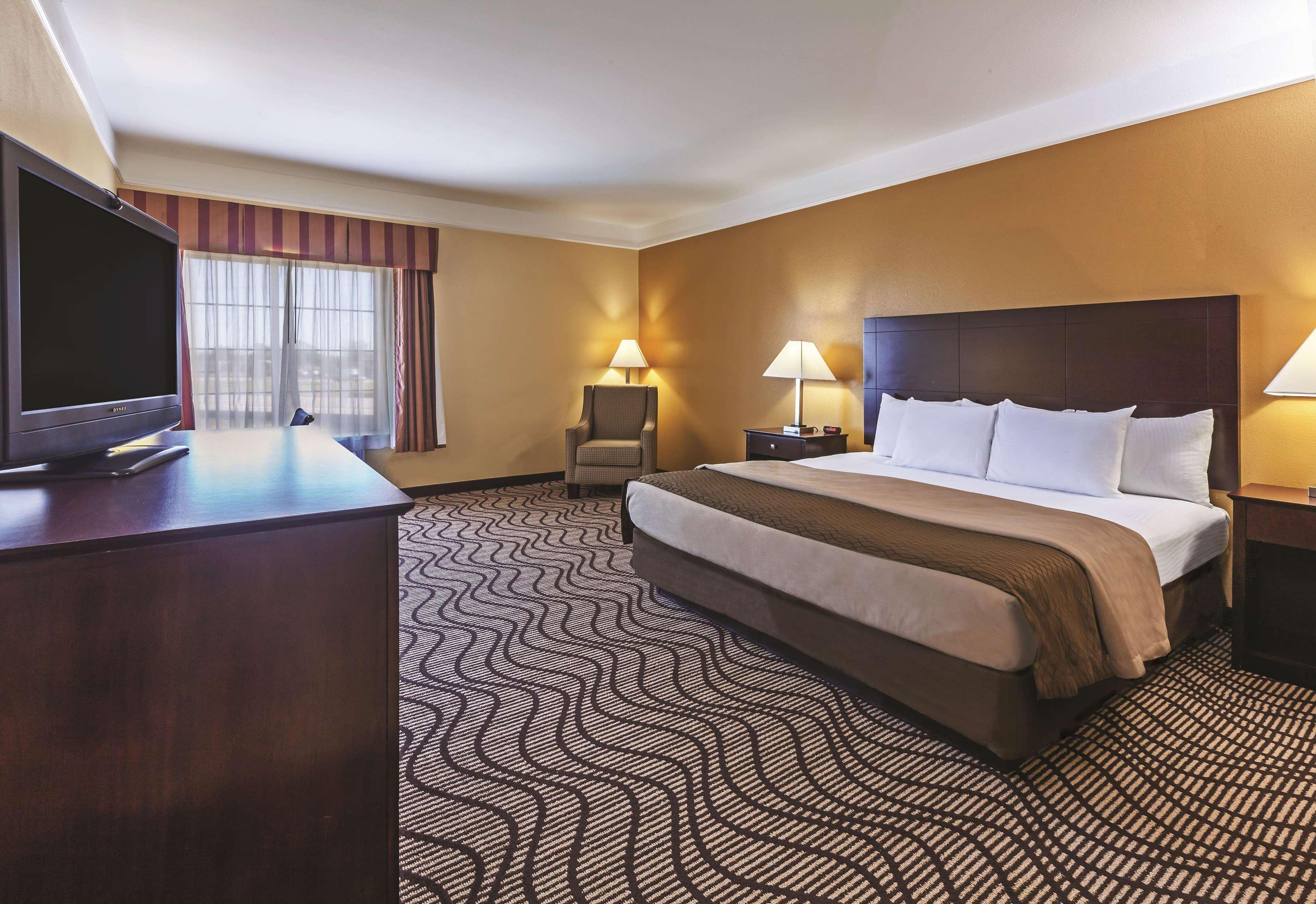 La Quinta By Wyndham Angleton Hotel Bagian luar foto