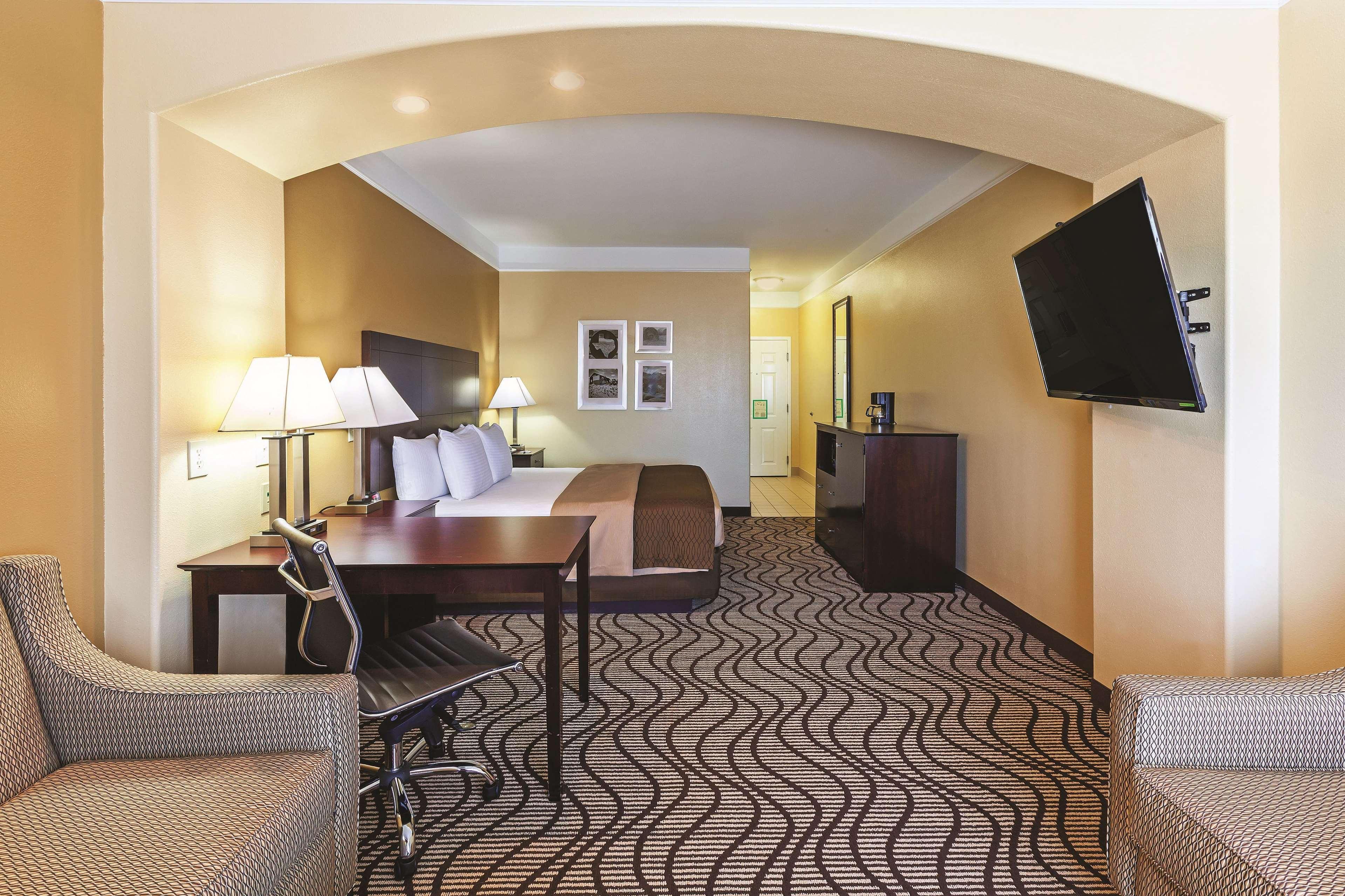 La Quinta By Wyndham Angleton Hotel Bagian luar foto
