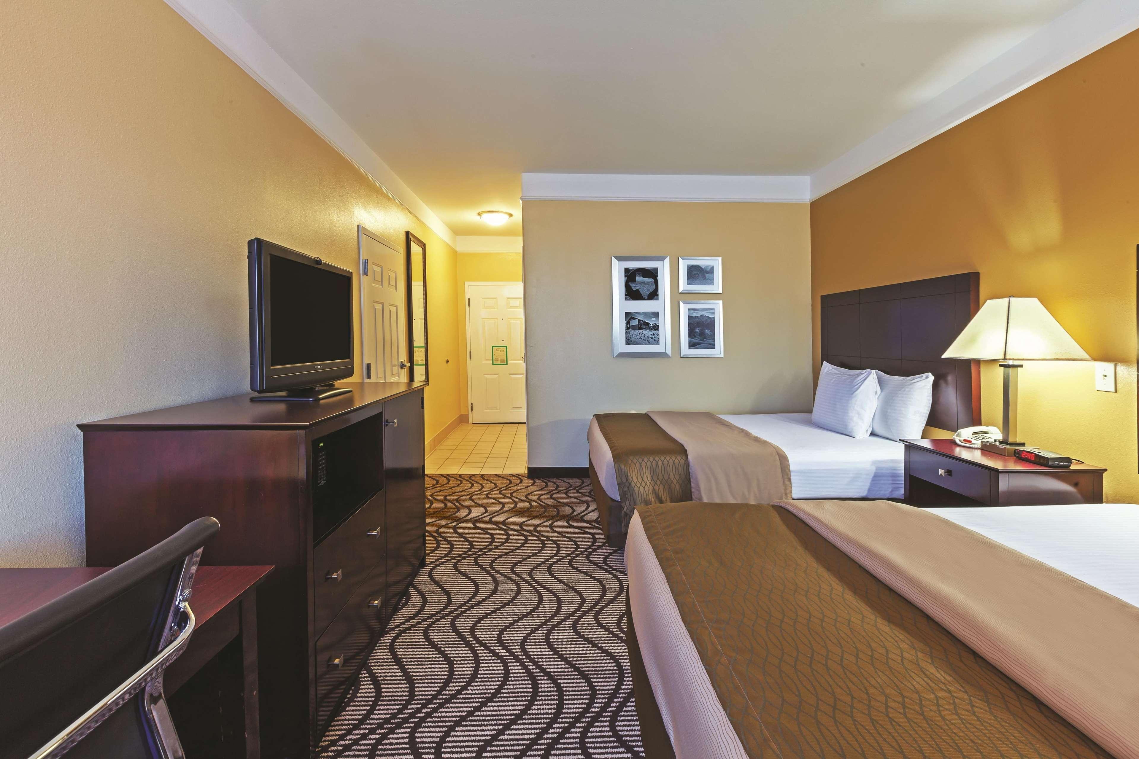 La Quinta By Wyndham Angleton Hotel Bagian luar foto