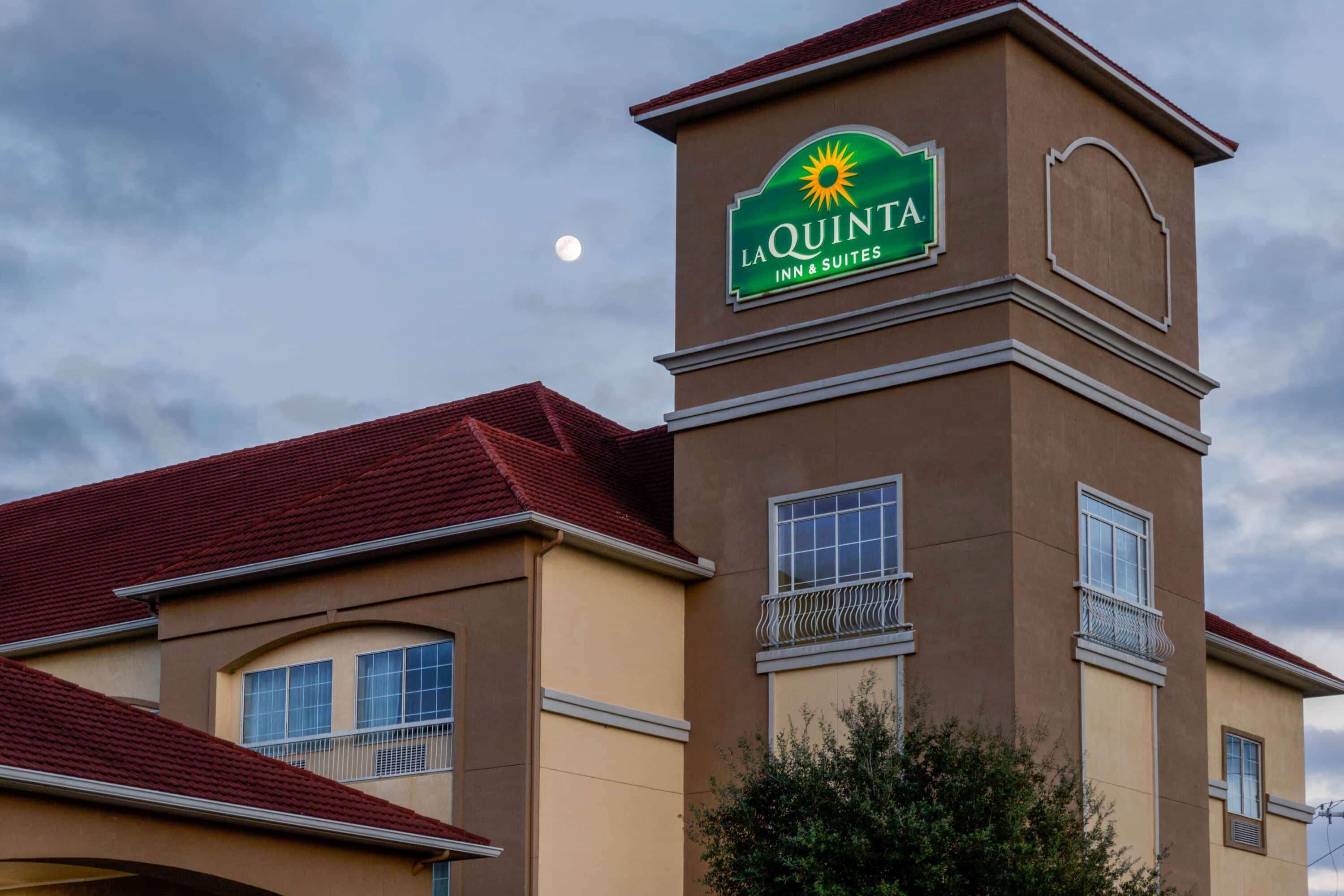 La Quinta By Wyndham Angleton Hotel Bagian luar foto