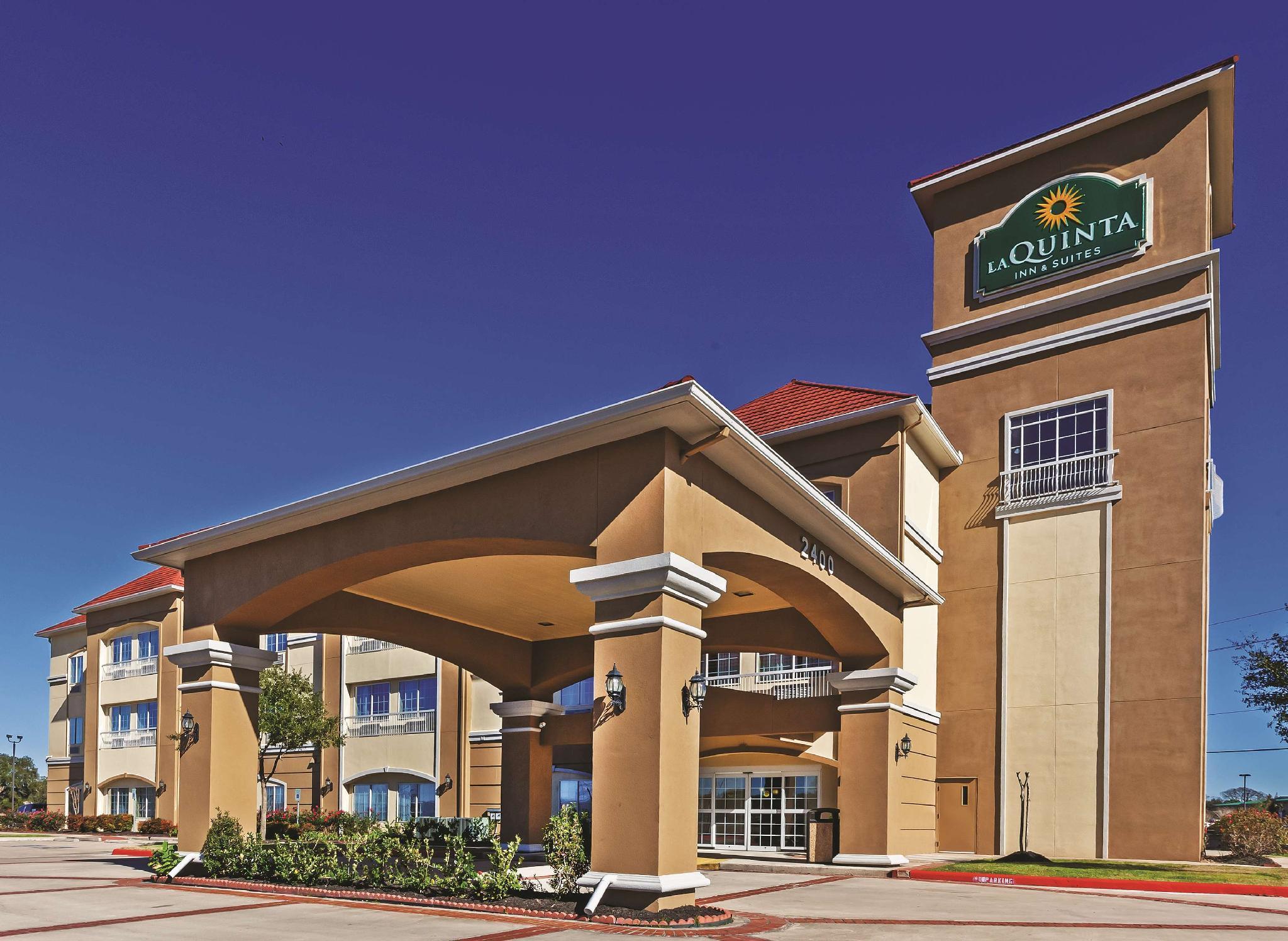 La Quinta By Wyndham Angleton Hotel Bagian luar foto