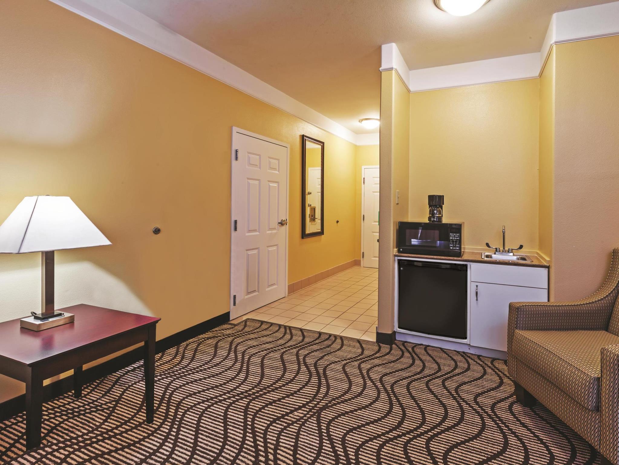 La Quinta By Wyndham Angleton Hotel Bagian luar foto