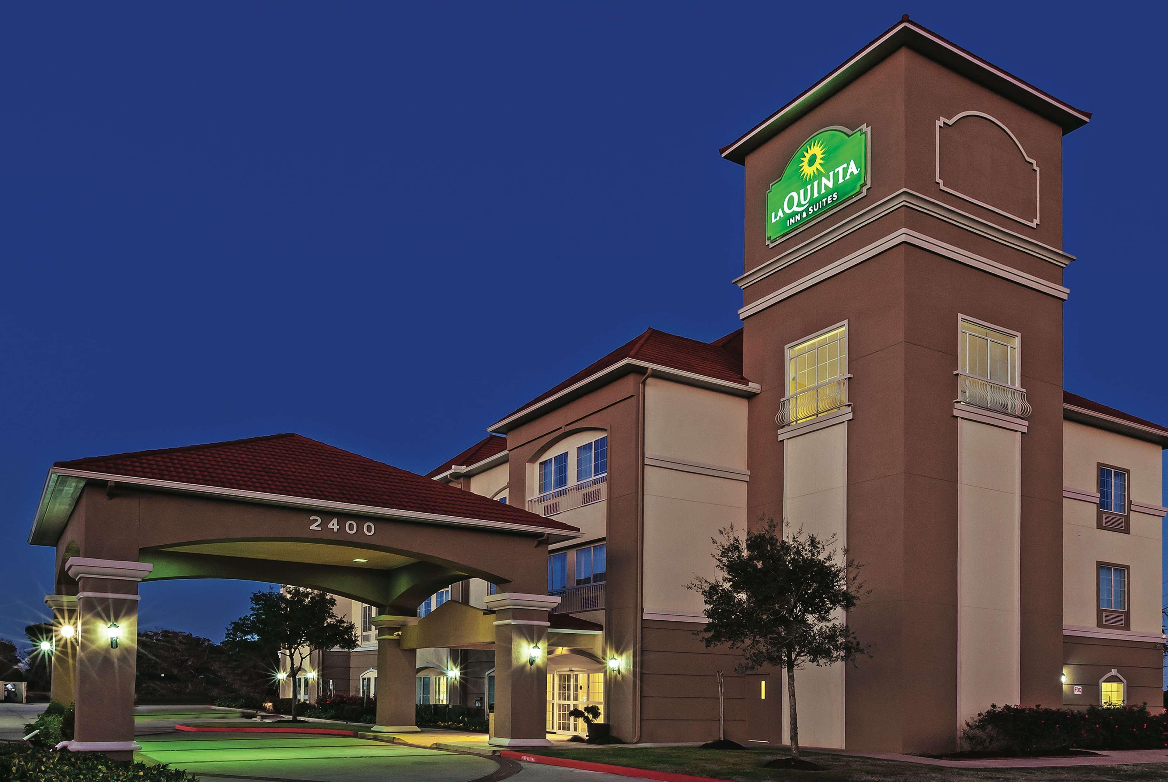 La Quinta By Wyndham Angleton Hotel Bagian luar foto