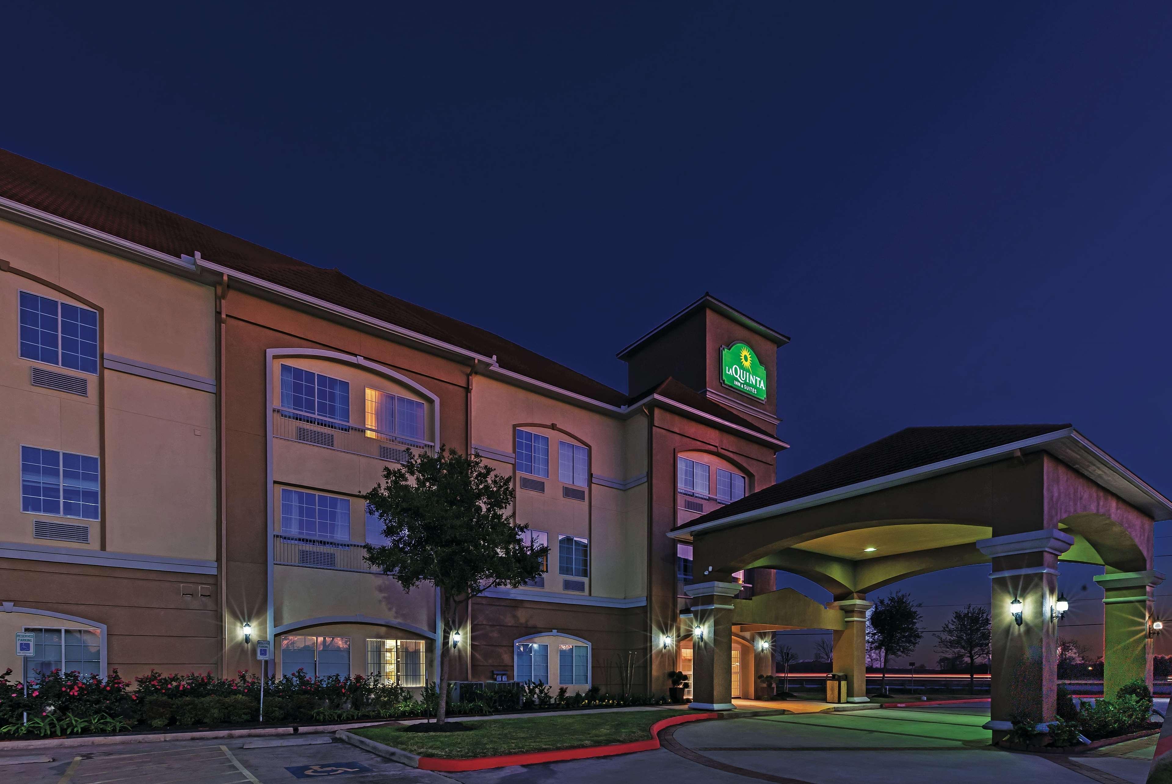 La Quinta By Wyndham Angleton Hotel Bagian luar foto