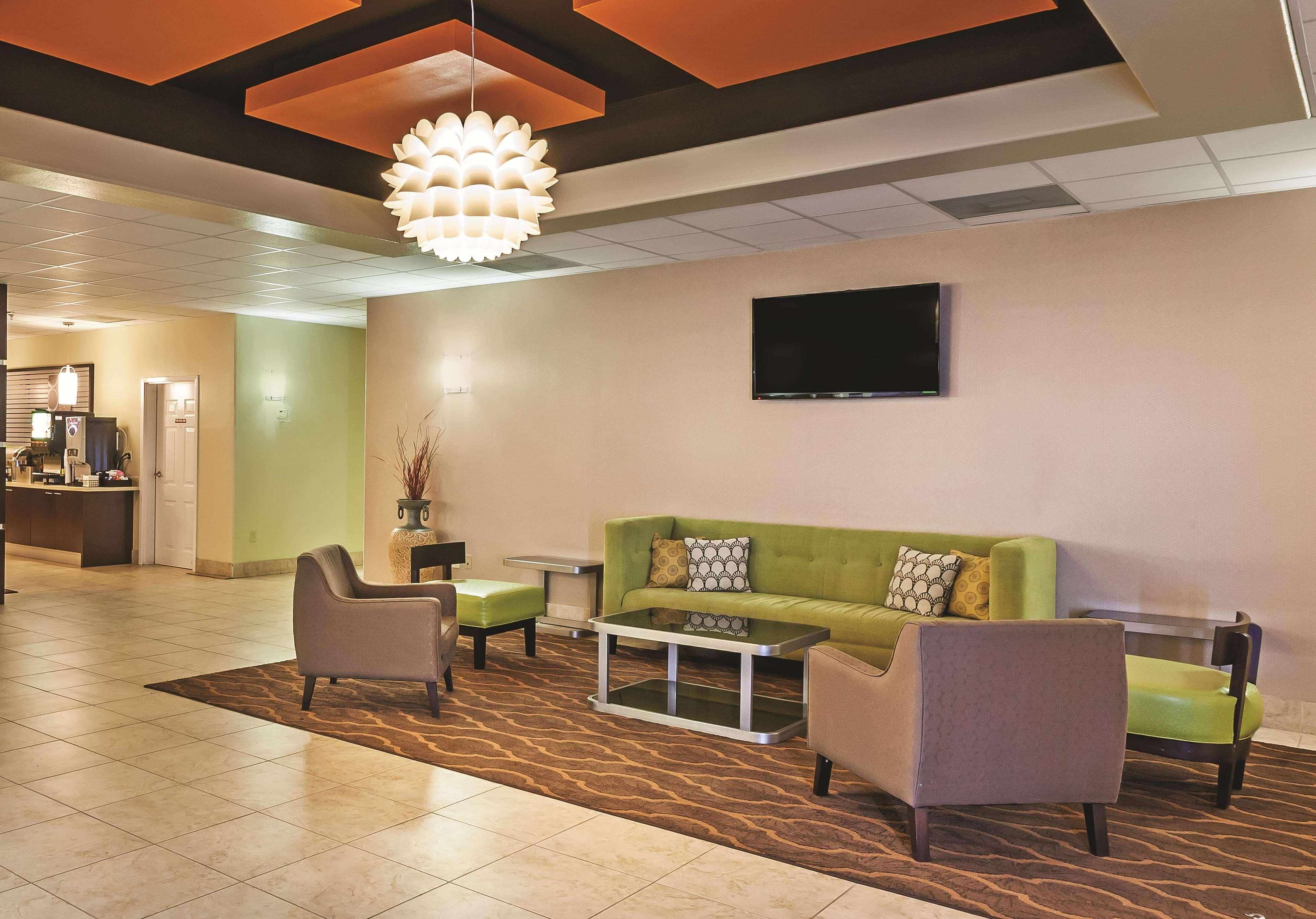 La Quinta By Wyndham Angleton Hotel Bagian luar foto