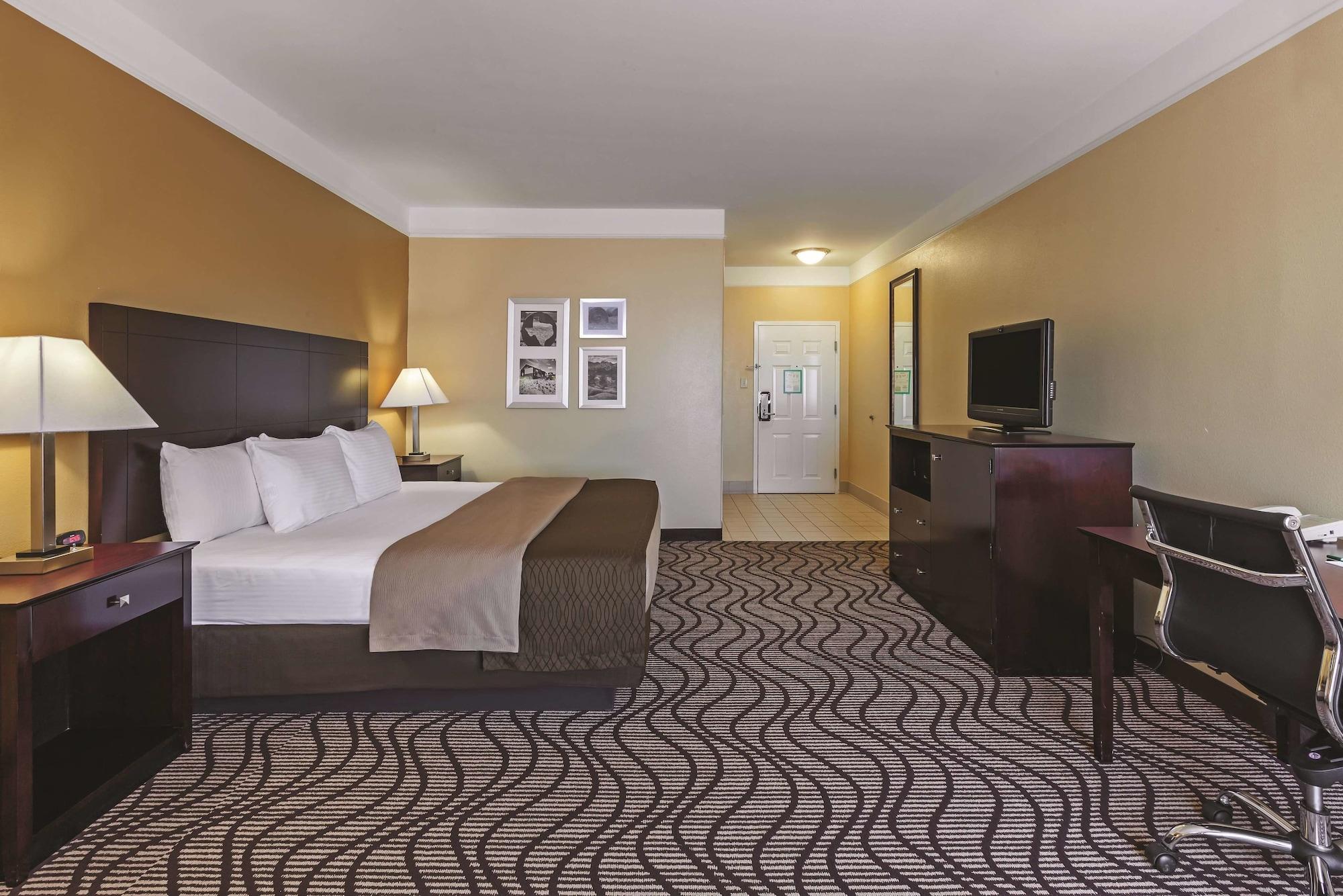 La Quinta By Wyndham Angleton Hotel Bagian luar foto