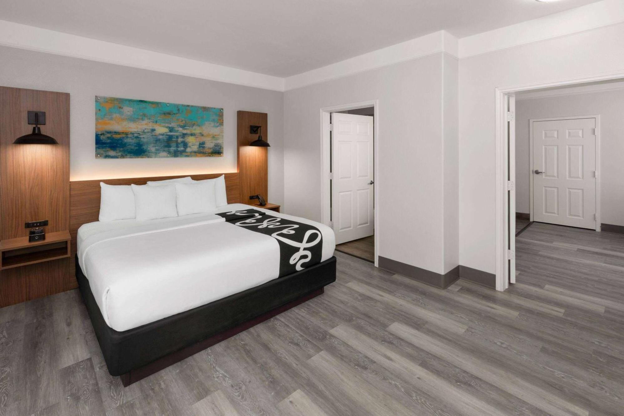 La Quinta By Wyndham Angleton Hotel Bagian luar foto