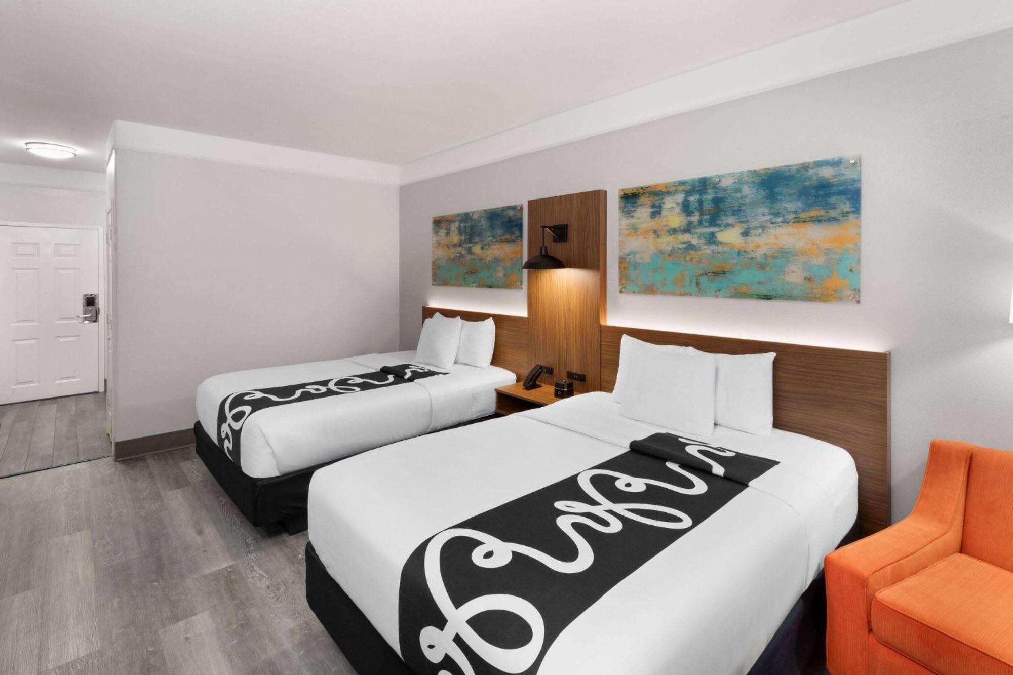 La Quinta By Wyndham Angleton Hotel Bagian luar foto