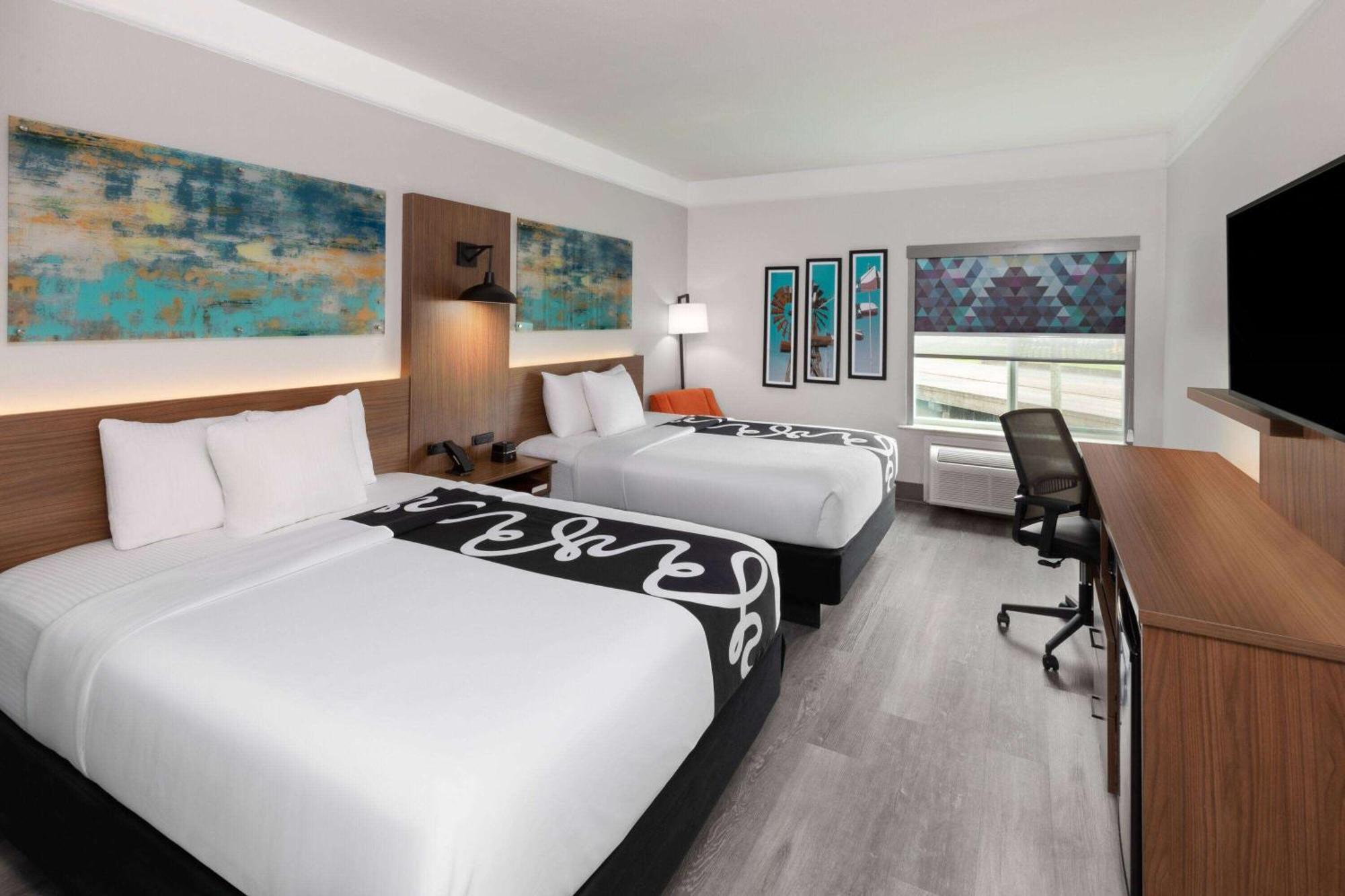 La Quinta By Wyndham Angleton Hotel Bagian luar foto