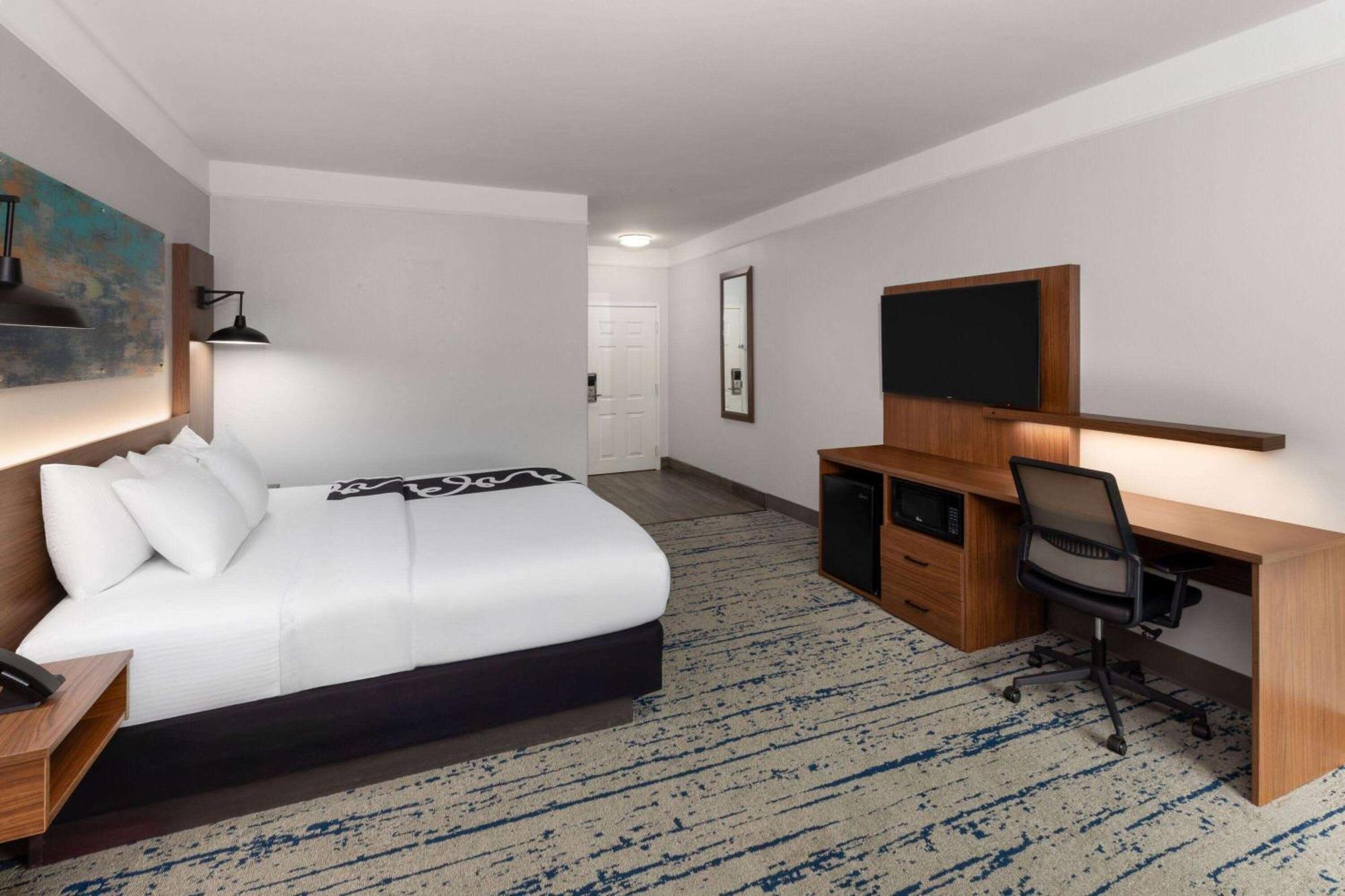La Quinta By Wyndham Angleton Hotel Bagian luar foto