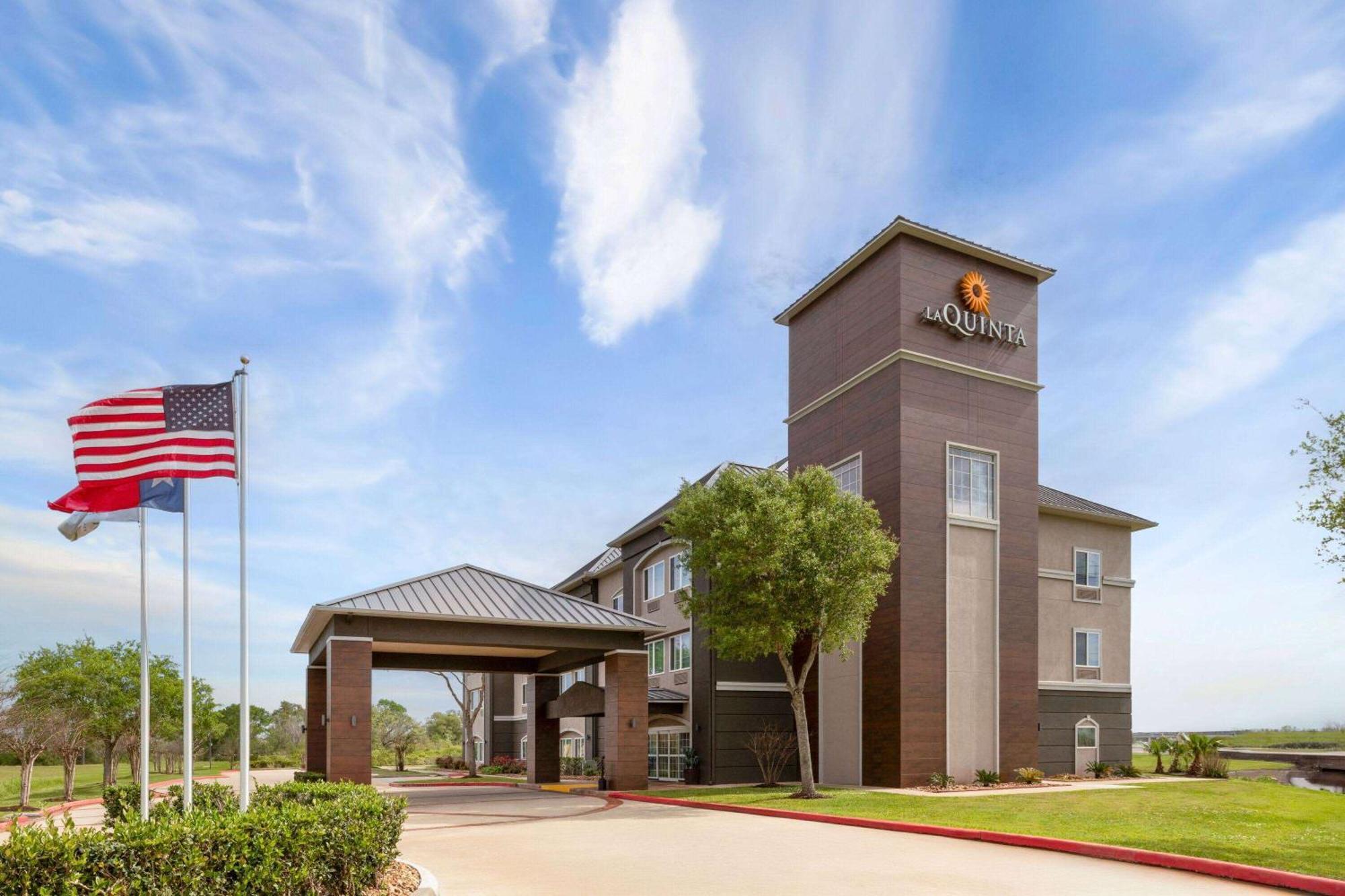 La Quinta By Wyndham Angleton Hotel Bagian luar foto