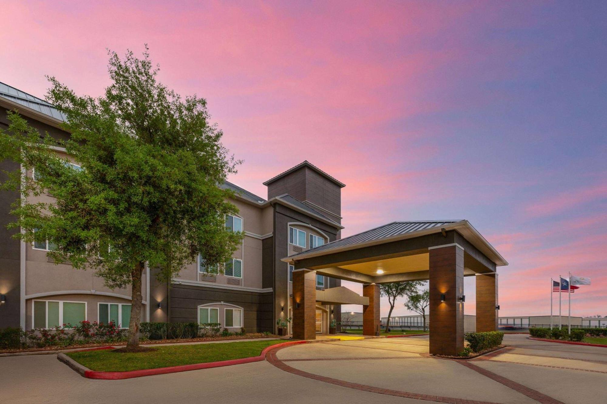 La Quinta By Wyndham Angleton Hotel Bagian luar foto